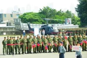 Taiwan extends military service